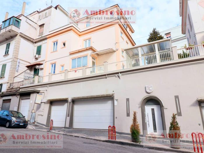 Casa con 6 locali in vendita in Via Carlo De Marco, San Carlo All'Arena, Napoli