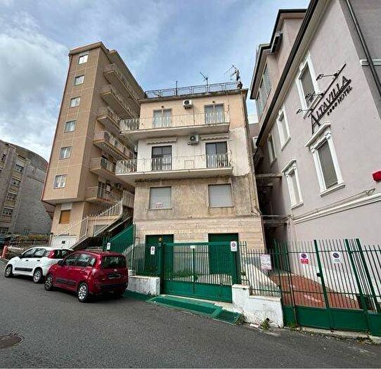 Appartamento quadrilocale in vendita in Via Italia, Centro Storico, Catanzaro