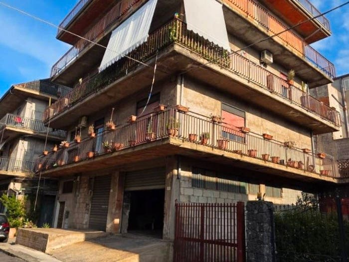 Appartamento con 6 locali in vendita in Santa Maria di Licodia