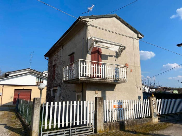 Casa quadrilocale in vendita in Piazza della Repubblica, Centro, Concordia sulla Secchia