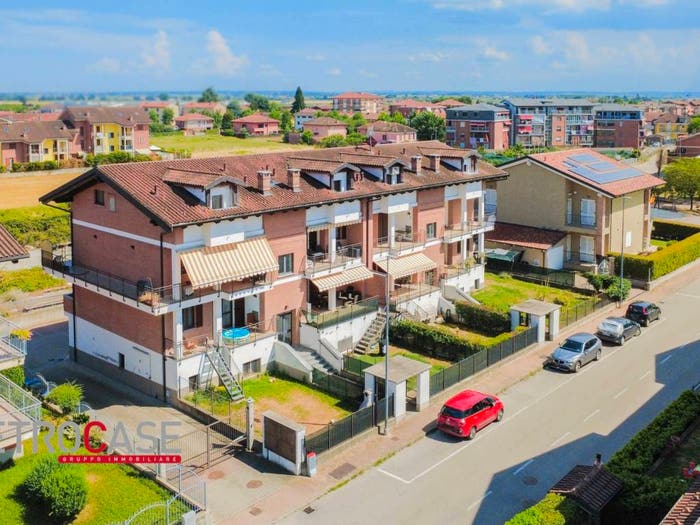 Appartamento con 5 locali in vendita in Via Don Alfonso Gribaldi, Centro, Poirino