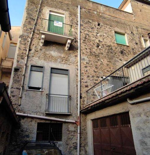 Appartamento con 6 locali in vendita in Via Cardinale De Luca, Bronte