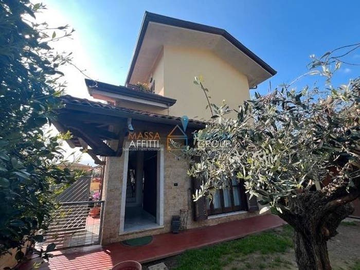 Casa con 6 locali in vendita in Via Tinelli, Castagnola, Massa