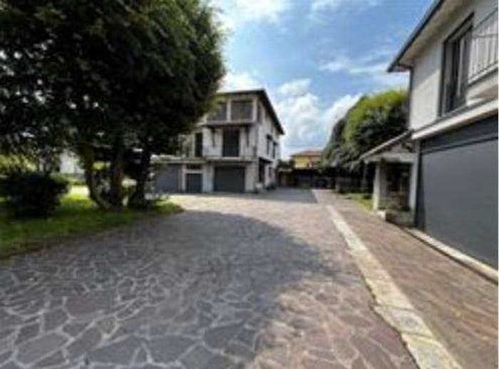 Appartamento quadrilocale in vendita in Via Milano, Albavilla