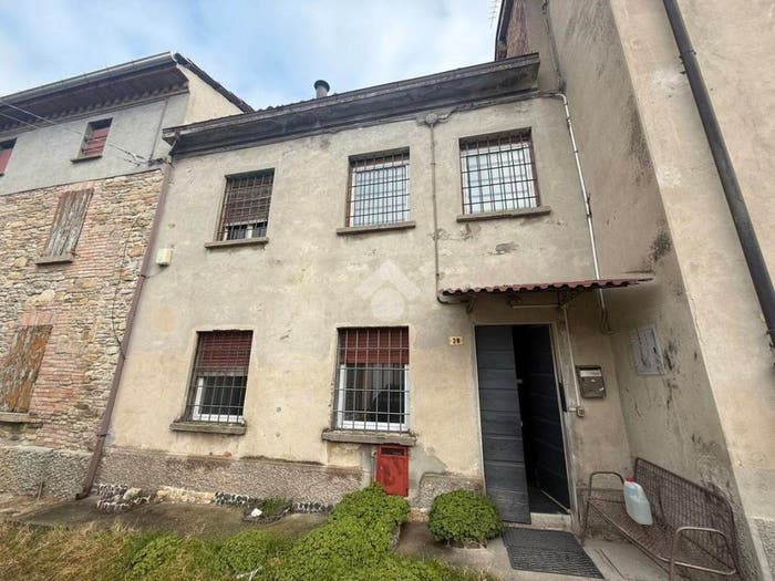 Casa quadrilocale in vendita in Nucleo abitato Pallastrelli, Centro, Castell'Arquato