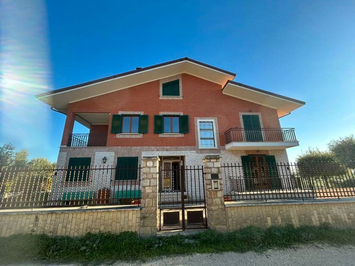 Casa con 6 locali in vendita in Passo Corese, Fara in Sabina