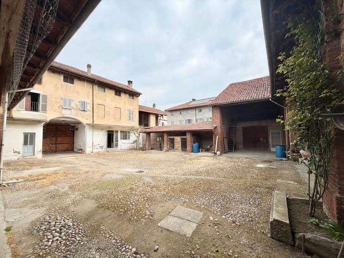 Casa con 6 locali in vendita in VIA CASTELLAZZI, Centro, Mortara