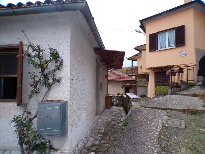 Appartamento quadrilocale in vendita in Via di Mezzo, Apoleggia, Rivodutri
