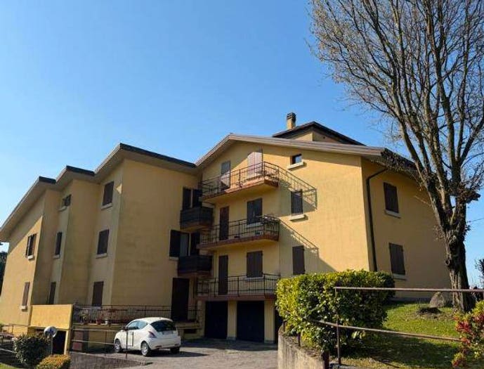 Appartamento bilocale in vendita in Via Roccolino, Caprino, Caprino Bergamasco