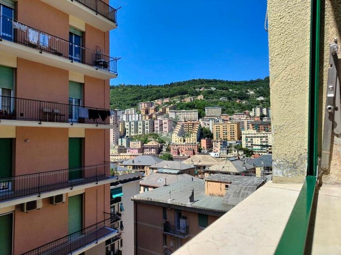 Appartamento quadrilocale in vendita in Appartamento Via Tortona, Staglieno, Genova