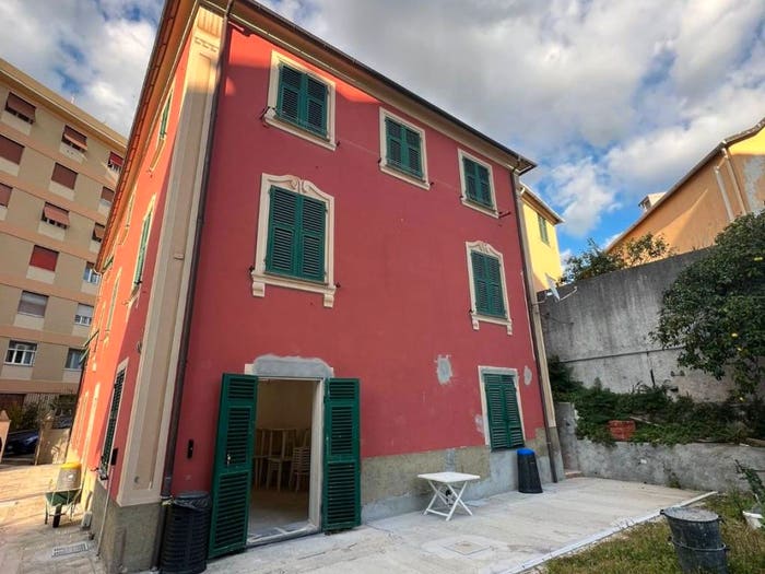 Casa quadrilocale in vendita in Via Pierino Negrotto Cambiaso, Rivarolo, Genova