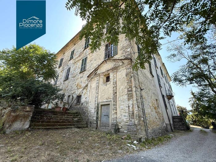 Appartamento con 6 locali in vendita in Località Roncovero, San Giovanni San Bernardino, Bettola