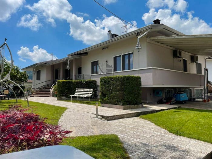 Casa con 6 locali in vendita in Via dei Granatieri, Centro, Malo