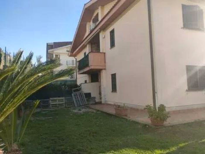 Appartamento trilocale in vendita in Via Colle Cagioli C, Centro, Lariano