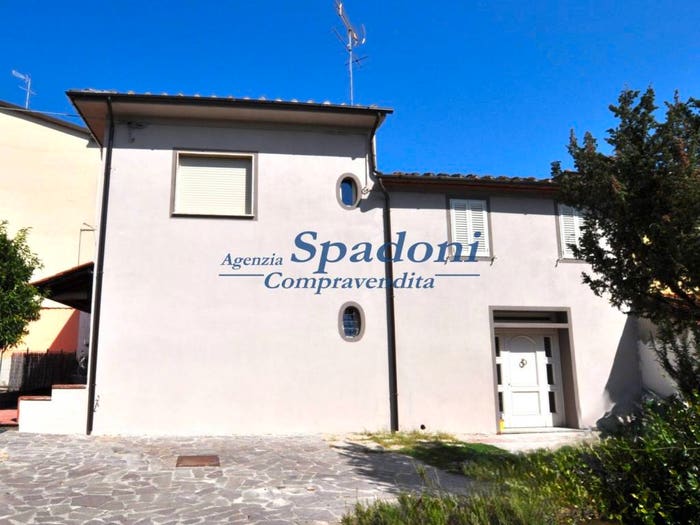 Casa con 6 locali in vendita in Via Leopoldo Galeotti, Centro, Pescia