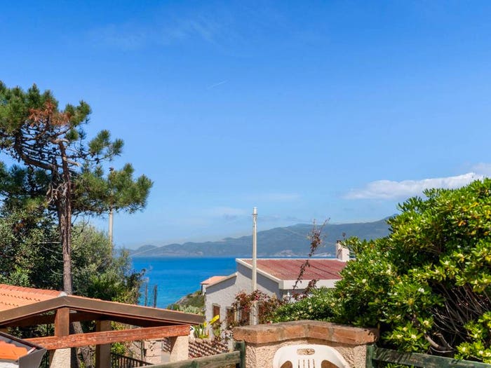 Casa con 6 locali in vendita in Via Lungo Mare Alabe, Tresnuraghes