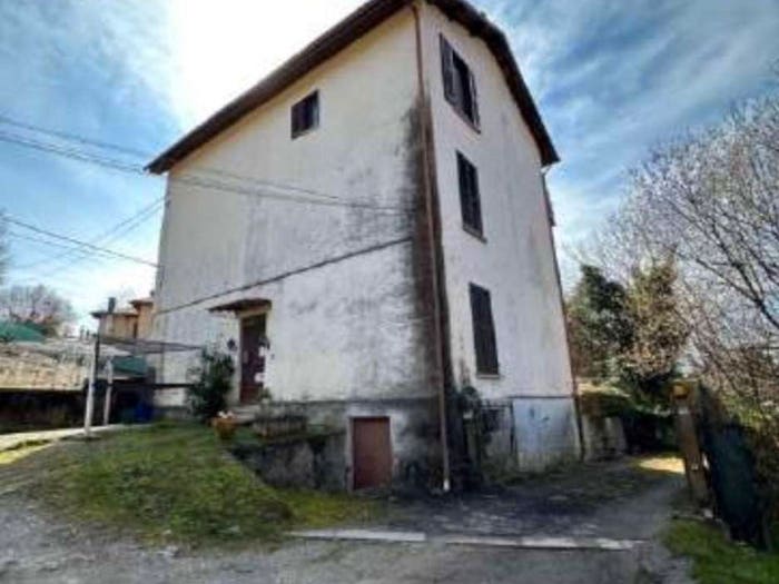 Appartamento quadrilocale in vendita in Via DUMENZA, Poppino, Luino