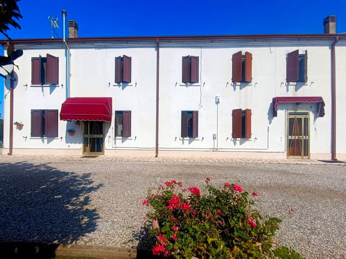Casa con 6 locali in vendita in Via Candelosa, Copparo