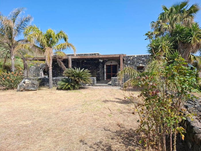 Casa con 6 locali in vendita in Vicolo del Ciclamino, Kamma, Pantelleria