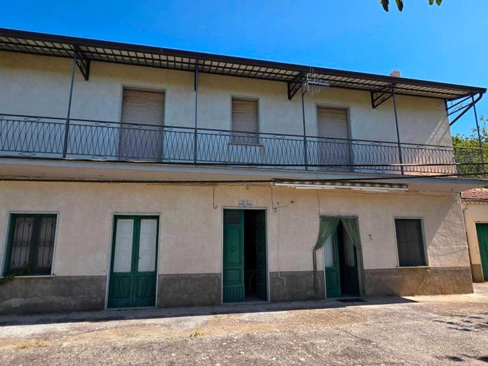 Casa con 6 locali in vendita in Sant'Angelo dei Lombardi