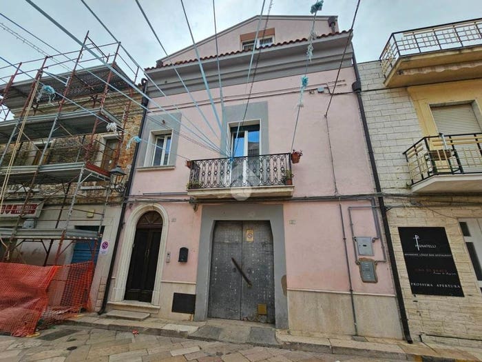 Casa con 6 locali in vendita in Corso Umberto I, San Paolo di Civitate