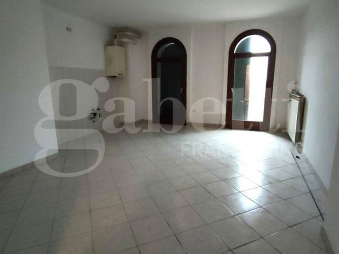 Appartamento quadrilocale in vendita in GAVELLO Via Nenni, Centro, Gavello