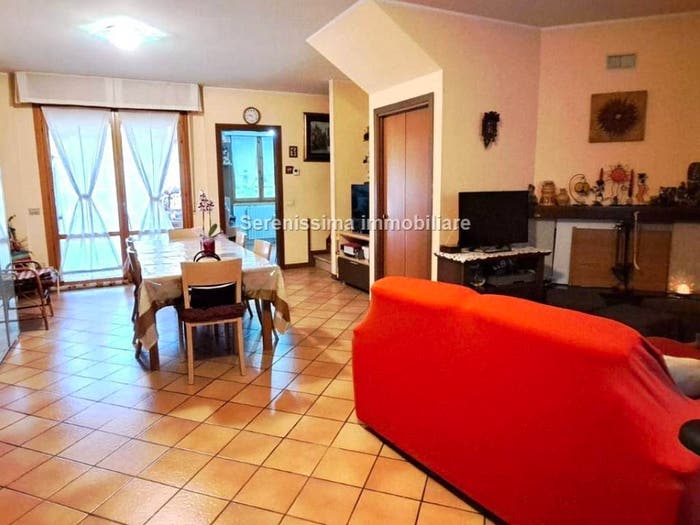 Casa con 6 locali in vendita in Via Roma, Centro, Montelabbate