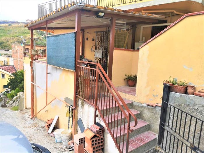 Casa quadrilocale in vendita in Via spadafora, Quartiere Lombardo, Messina