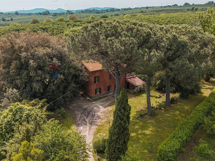 Casa con 6 locali in vendita in Capranica