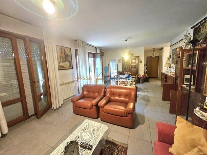 Appartamento con 6 locali in vendita in Via dell'Acqua, Rinchiostra Quercioli, Massa