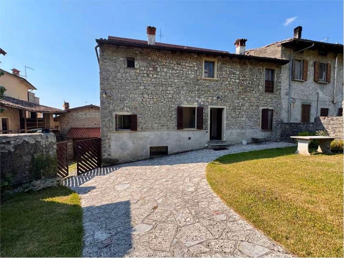 Casa con 6 locali in vendita in Via Fantoni, Centro, Solto Collina
