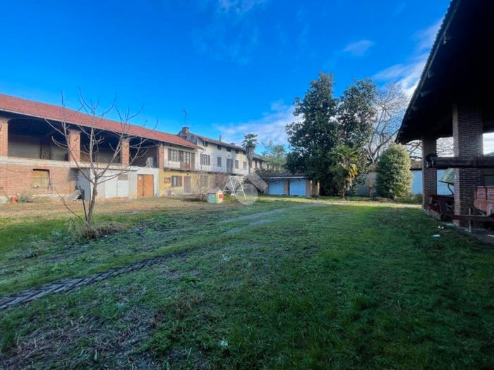 Casa con 6 locali in vendita in Via Paschere, Cavour
