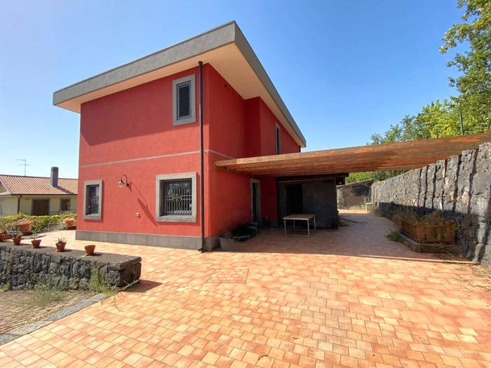 Casa con 6 locali in vendita in Sant'Alfio