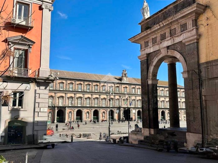 Appartamento con 5 locali in vendita in Via Chiaia, Monte di Dio, Napoli