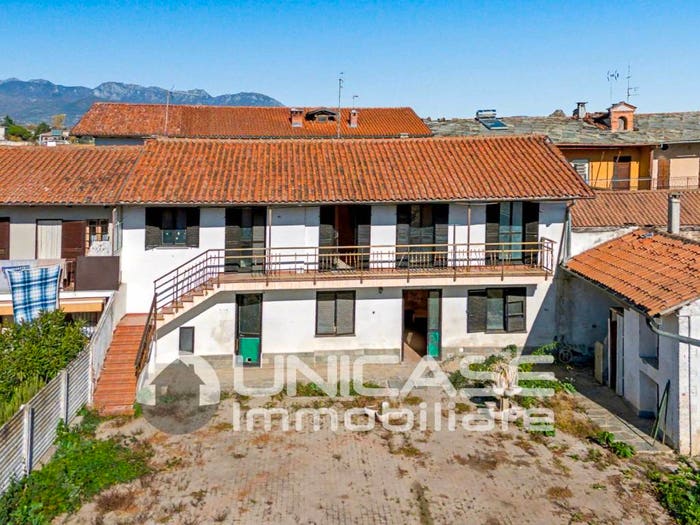 Casa con 5 locali in vendita in Strada Braide, Bricherasio