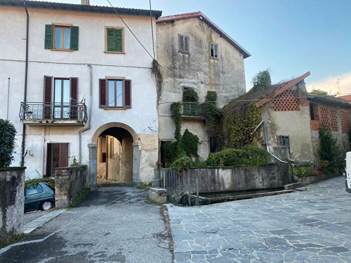 Casa con 6 locali in vendita in Via della Vittoria, Viganò