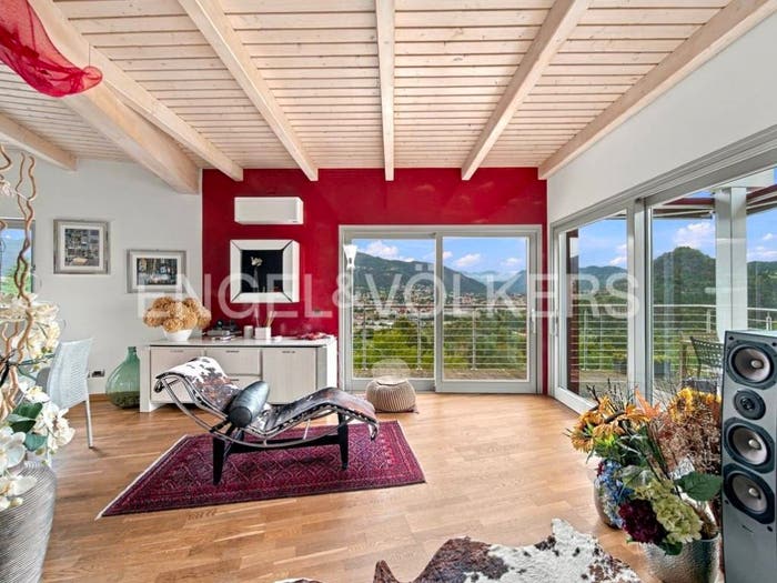 Casa con 5 locali in vendita in Via Giovan Battista Ambrosoli, Ronago, Uggiate con Ronago