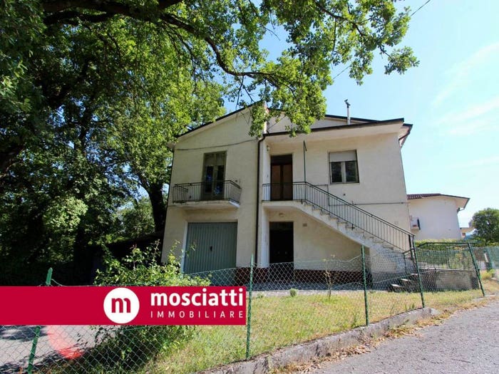 Casa con 6 locali in vendita in Vocabolo II Passo Gabella, Matelica