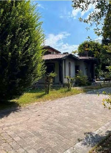Casa con 6 locali in vendita in Via Postale Vecchia, Centro, Airuno