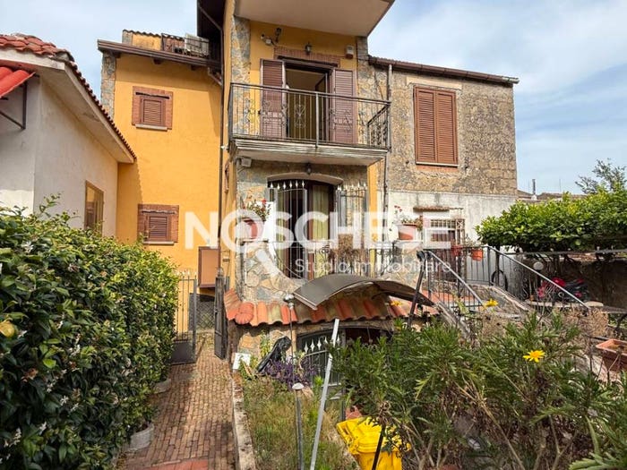 Casa quadrilocale in vendita in Via Chiesa, Centro, Castel San Giorgio