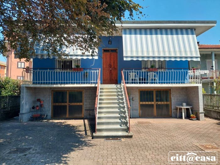 Casa quadrilocale in vendita in Via Ceresa, Centro, Chivasso