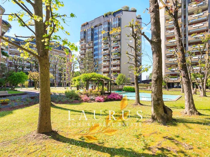 Appartamento con 6 locali in vendita in Via Patroclo, San Siro, Milano