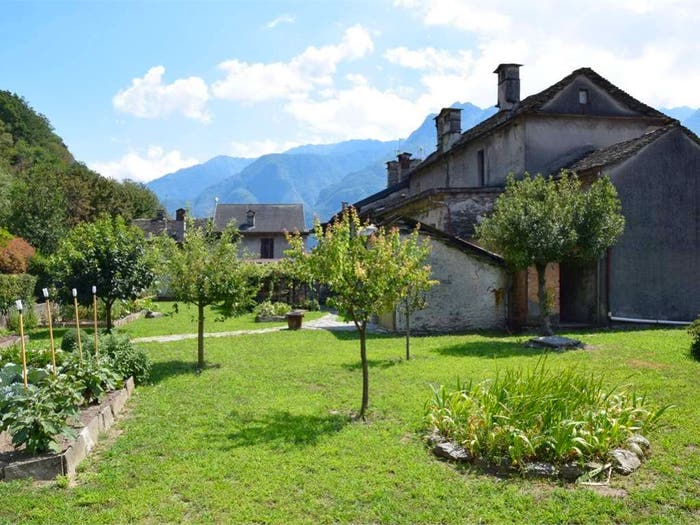 Casa con 6 locali in vendita in via Nazionale, Centro, Vogogna