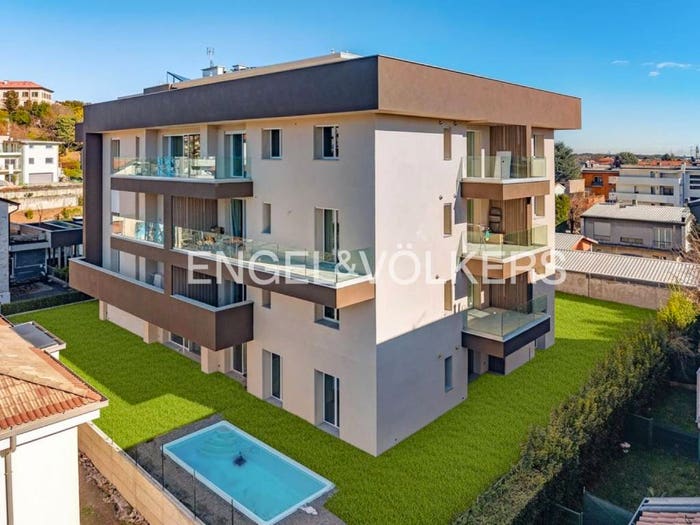 Appartamento con 5 locali in vendita in Via Giuliano Spazzi, Centro, Cantù