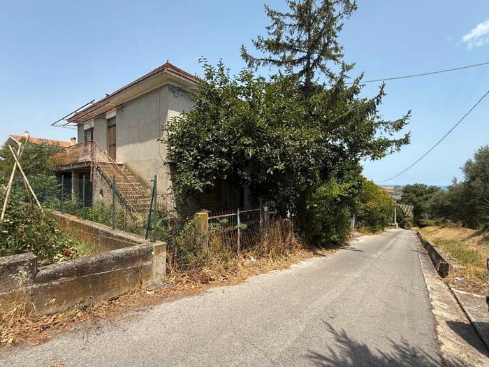 Casa con 6 locali in vendita in Strada Fonte del Lupo, Crocefisso, Città Sant'Angelo