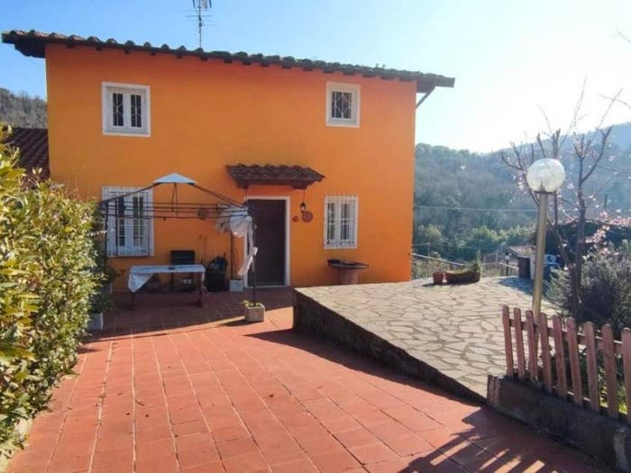 Casa con 6 locali in vendita in La Maulina Morianese, Lucca
