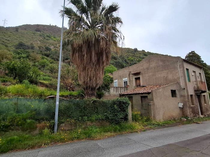 Casa quadrilocale in vendita in Strada Provinciale di Briga, Briga Ponte Schiavo, Messina