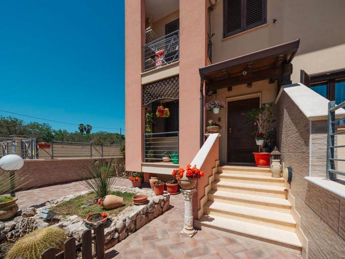 Casa con 6 locali in vendita in Via San Cesario, Centro, Cavallino