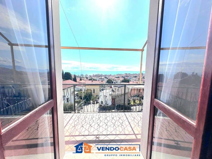Appartamento quadrilocale in vendita in Via San Francesco, Centro, Pietra Ligure