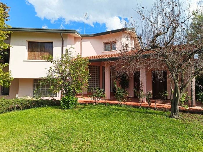 Casa con 6 locali in vendita in Via Ennio Guglielmi, Centro, Cotignola